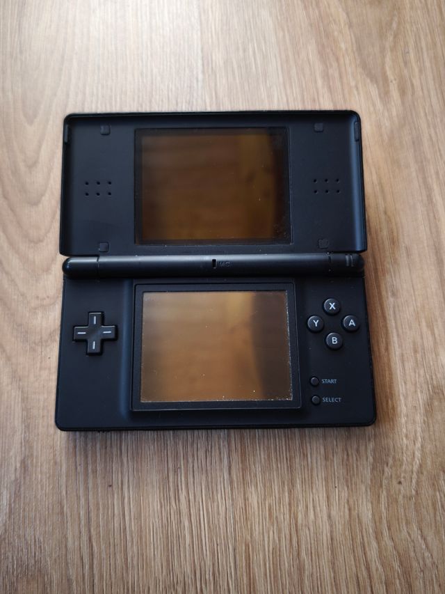 Nintendo DS Lite con 4 juegos y cargador original