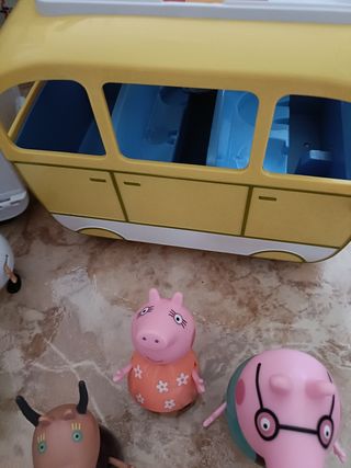 Peppa pig casa, caravana , médico, escuela y muñe