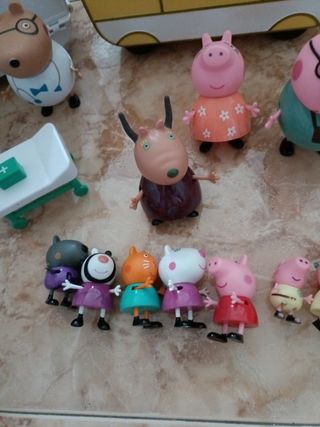 Peppa pig casa, caravana , médico, escuela y muñe