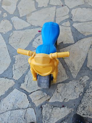 Moto correpasillo infantil