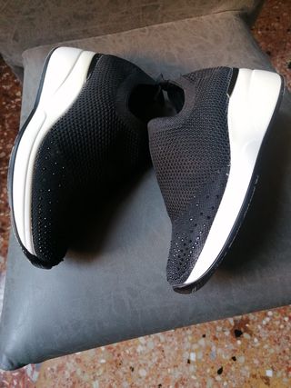 Scarpe Nere con suola Bianca n.37