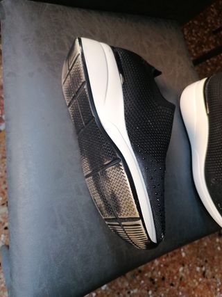Scarpe Nere con suola Bianca n.37