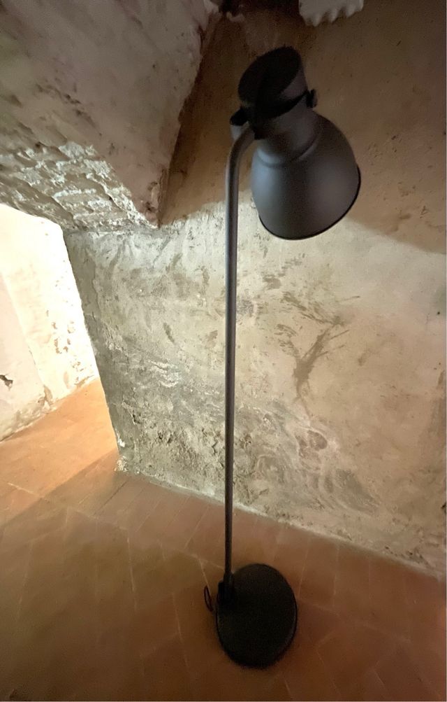 Piantana con testa oversize regolabile