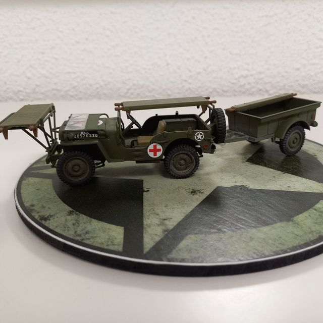 Maqueta jeep  ambulancia