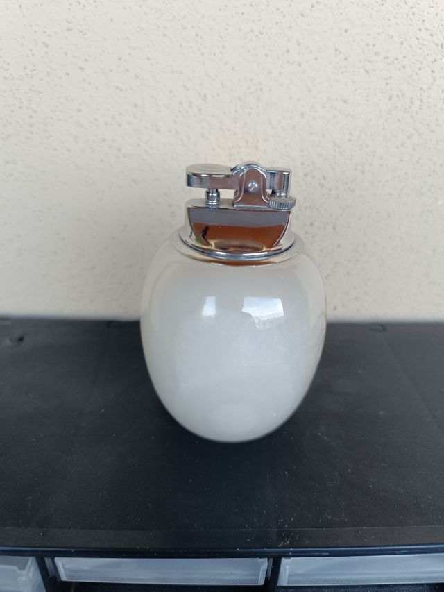 Accendino in alabastro