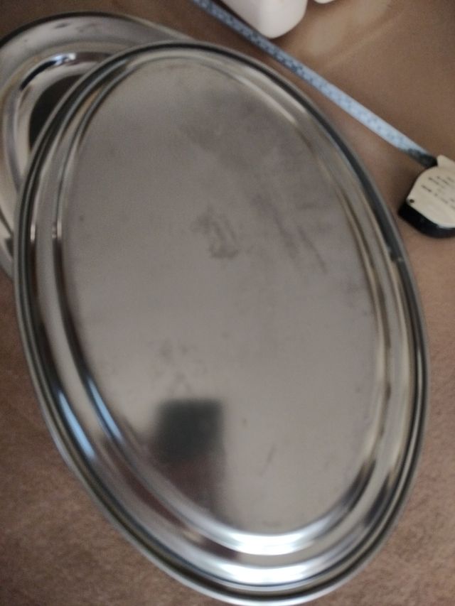 Dos bandejas grandes de acero in