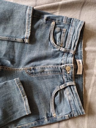 Pantalón vaquero pitillo de Zara