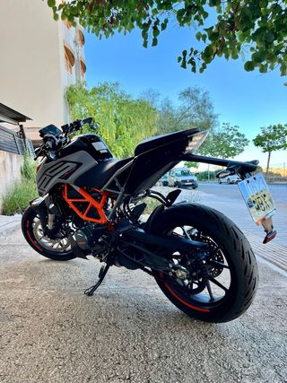 KTM DUKE 125 (2022)