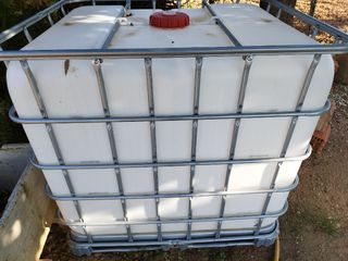 Depósitos de 1000 litros.