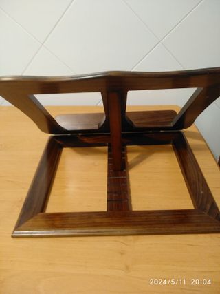 Atril para lectura de libro.