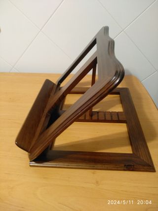 Atril para lectura de libro.