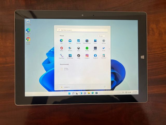 Microsoft surface 3 64GB windows 11 pro