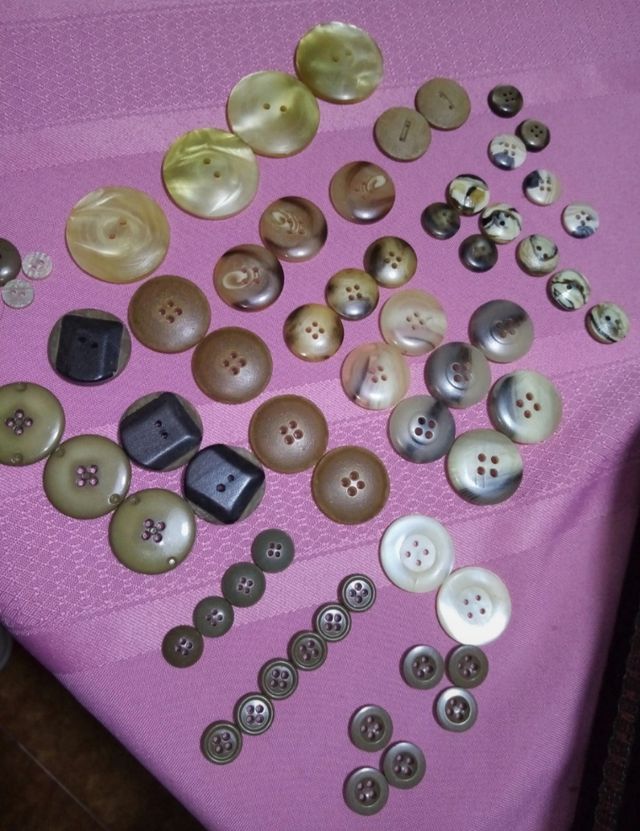 Set bottoni vintage color beige