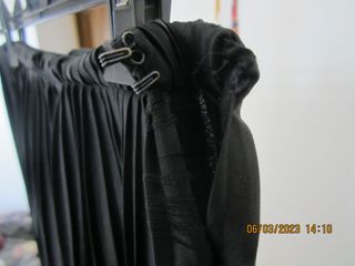 Falda negra plisada midi