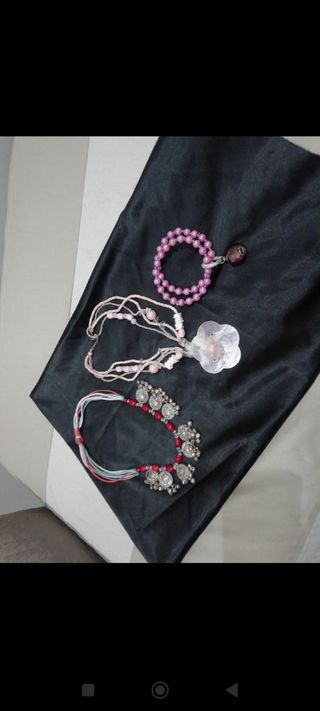 Set di collane,e bracciale doppio giro.