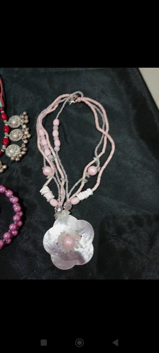 Set di collane,e bracciale doppio giro.