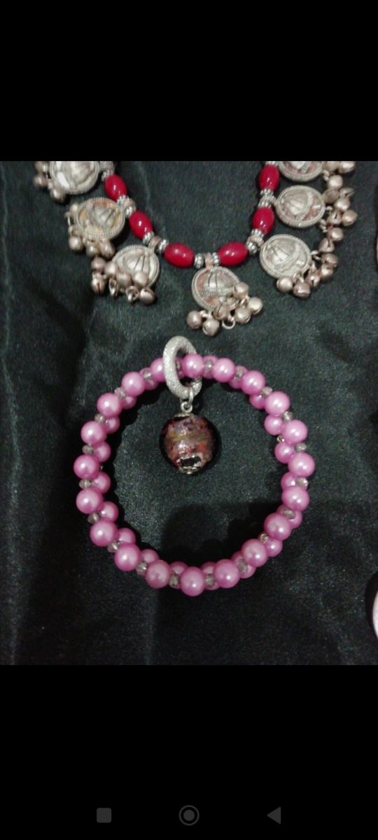 Set di collane,e bracciale doppio giro.