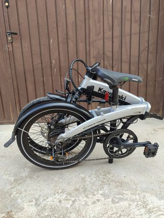 Bicicleta eléctrica de batería plegable.