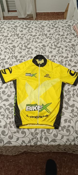 Ropa ciclismo.