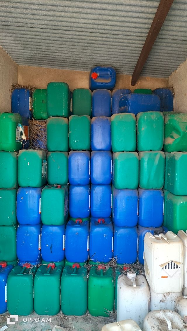 URGE Garrafas de 20 litros  blancas y azul también