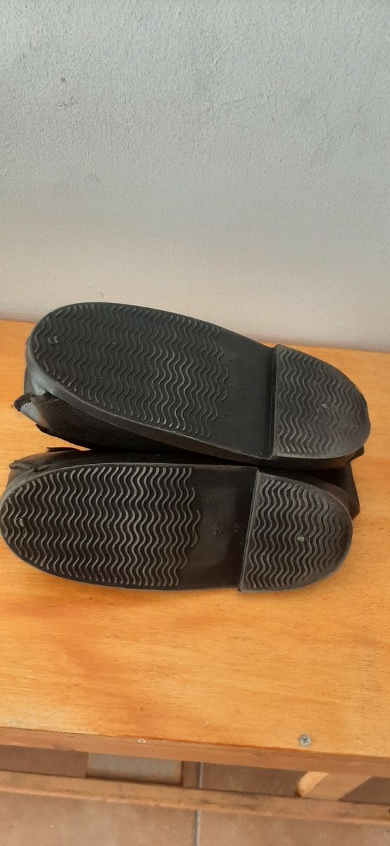 Scarpe copri gesso nere. Mis 40