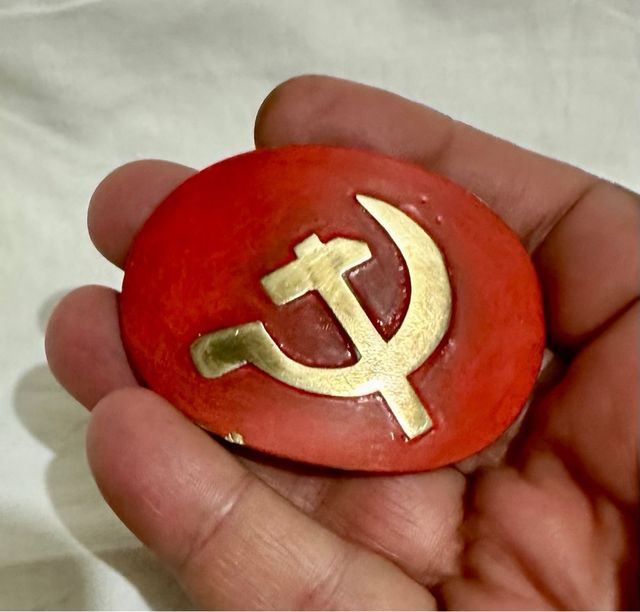 URSS, vieja hebilla de los pioneros comunistas.