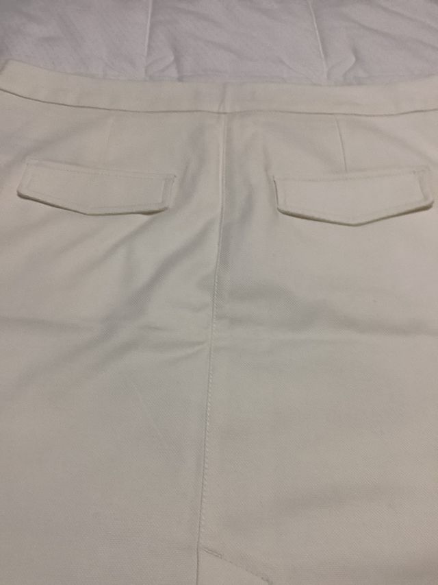 Falda , color blanco roto , Cortefiel T L .