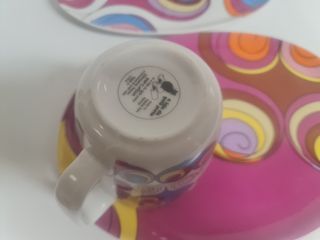 Duas canecas e dois pratos gato preto