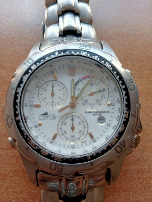 Reloj LOTTUS