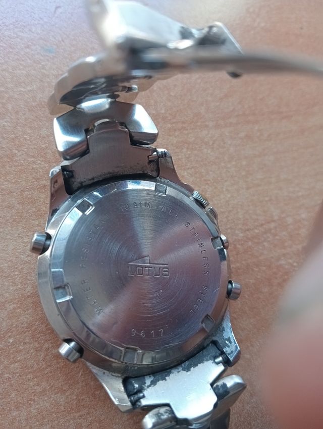 Reloj LOTTUS