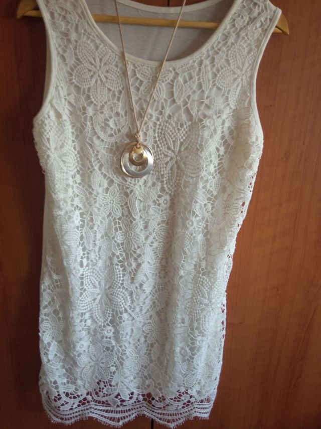 Vestido de encaje corto