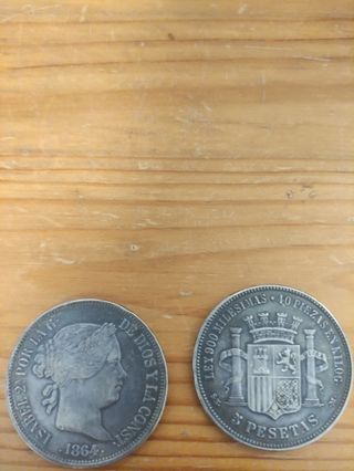 Se venden dos monedas 