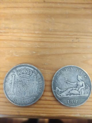 Se venden dos monedas 