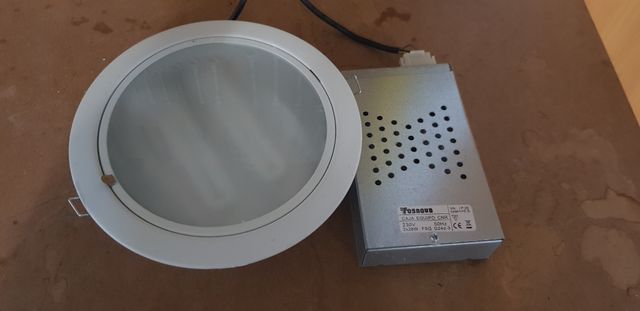 Downlight fluorescente empotrable 