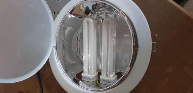 Downlight fluorescente empotrable 