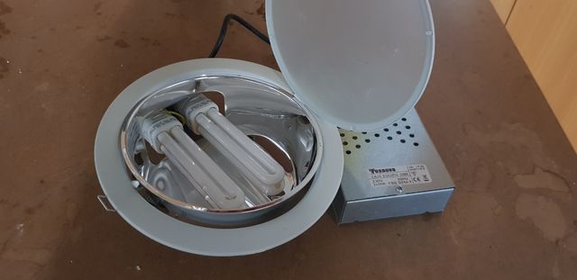 Downlight fluorescente empotrable 