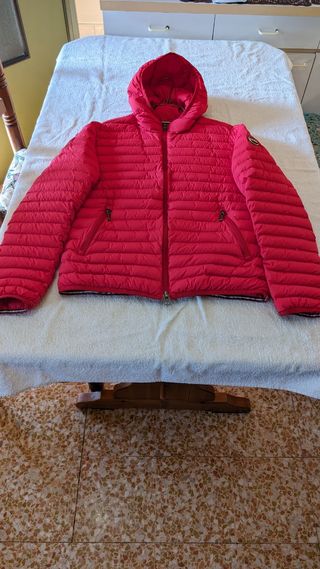 Piumino sportivo con cappuccio fisso, marca Colmar