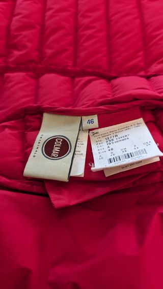 Piumino sportivo con cappuccio fisso, marca Colmar