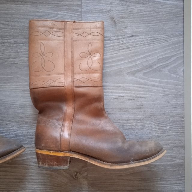 Botas camperas. Caballo. Feria.  Traje de gitana