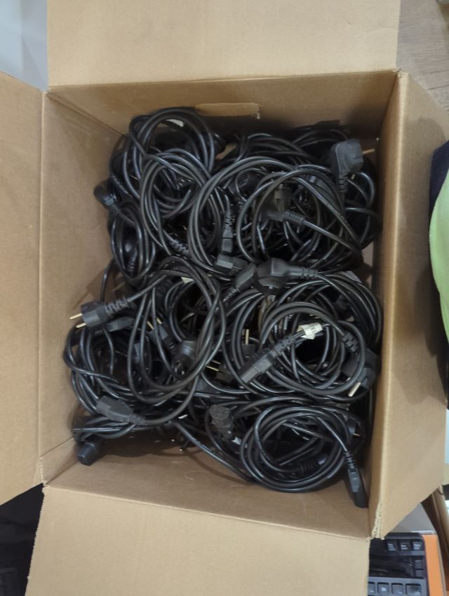 Toda la caja Cables de corriente ordenador