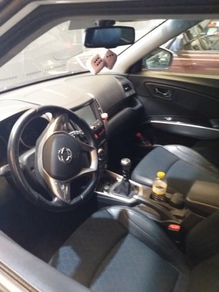 ssangyong tivoli  tivoli  2015