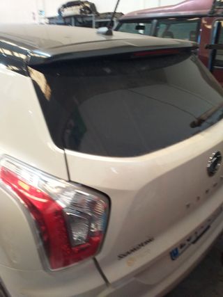 ssangyong tivoli  tivoli  2015