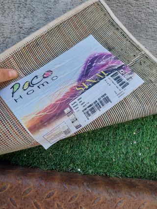 Alfombra de pelo corto recién lavada