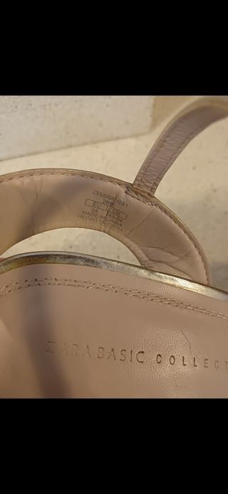 Sandalias Zara súper nuevas doradas. 