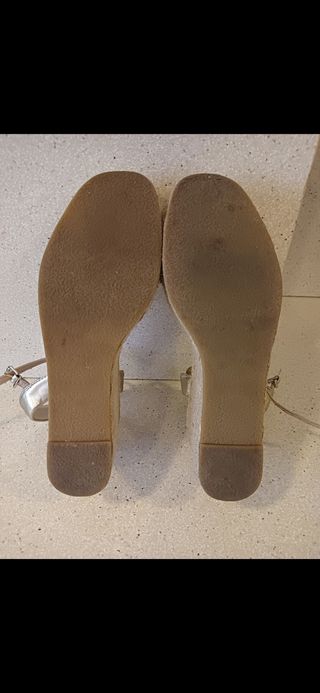 Sandalias Zara súper nuevas doradas. 
