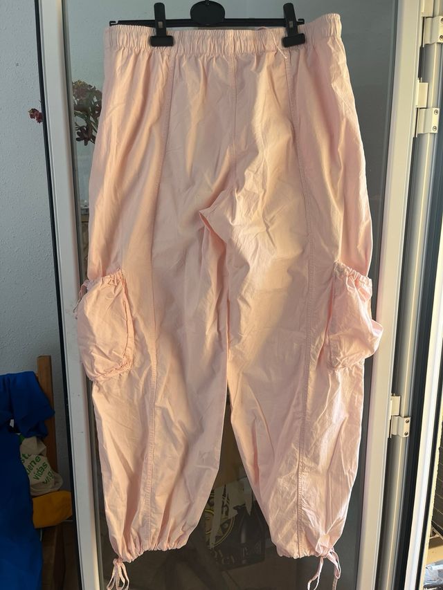 Pantalón parachute rosa Zara
