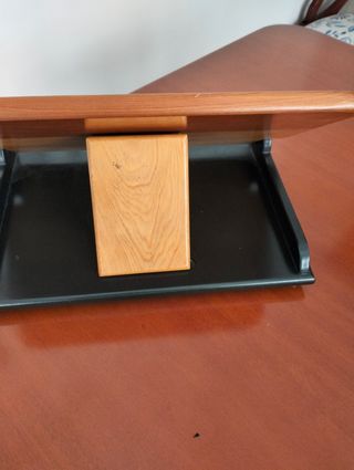 Precioso atril de madera