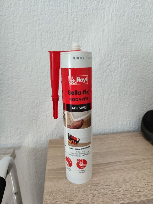 Adhesivo para rodapié