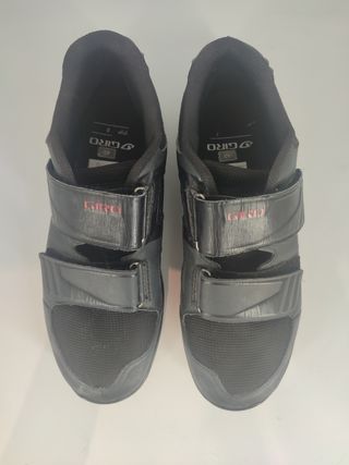 Zapatillas de montaña marca Giro talla 4