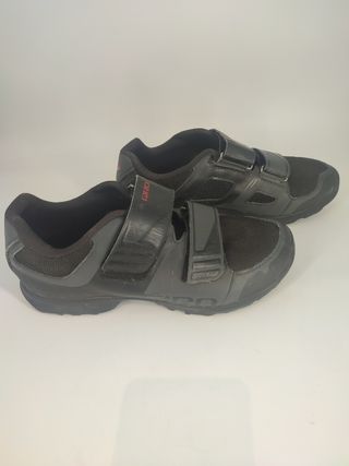 Zapatillas de montaña marca Giro talla 4